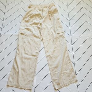 Universal Thread tan cargo pants, women's size 6.